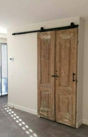 Oude kastdeuren als Loftdeur