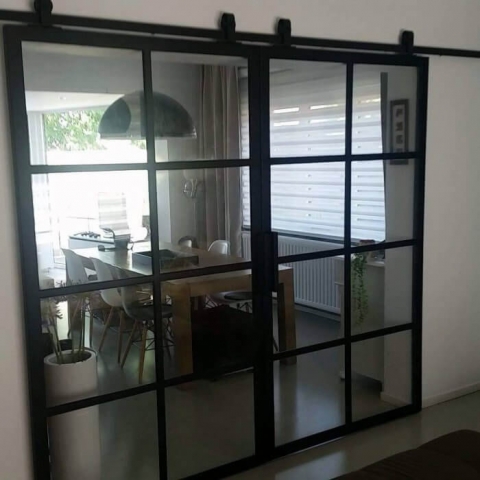 En Suite stalen schuifdeur