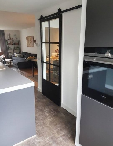 Stalen schuifdeur op maat gemaakt met schopbord - Loftdeur