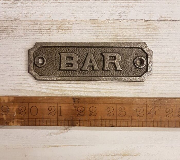 Muurplaat BAR IJzer 10.5 CM